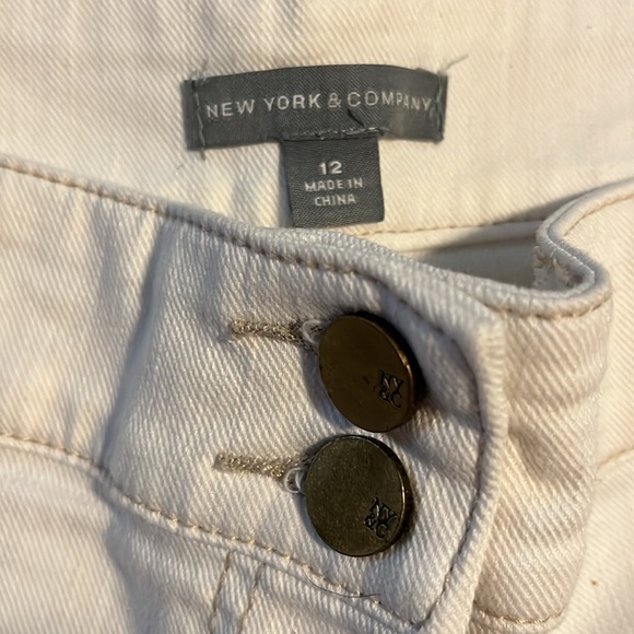 NY&Co cuffed off-white jeans shorts. Sz 12 - Picture 4 of 7